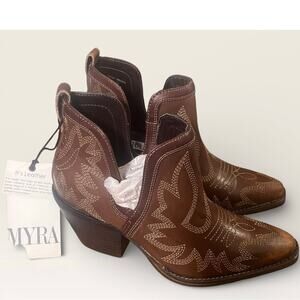 Myra Dixon Ankle Boot Leather Western White Stitching Size 6 Heel 2.5"